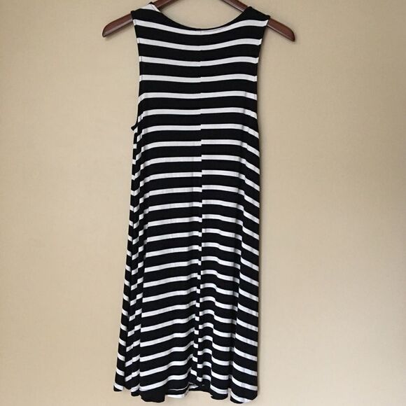 Old Navy sleeveless black & white stripe dress | M - Picture 4 of 6